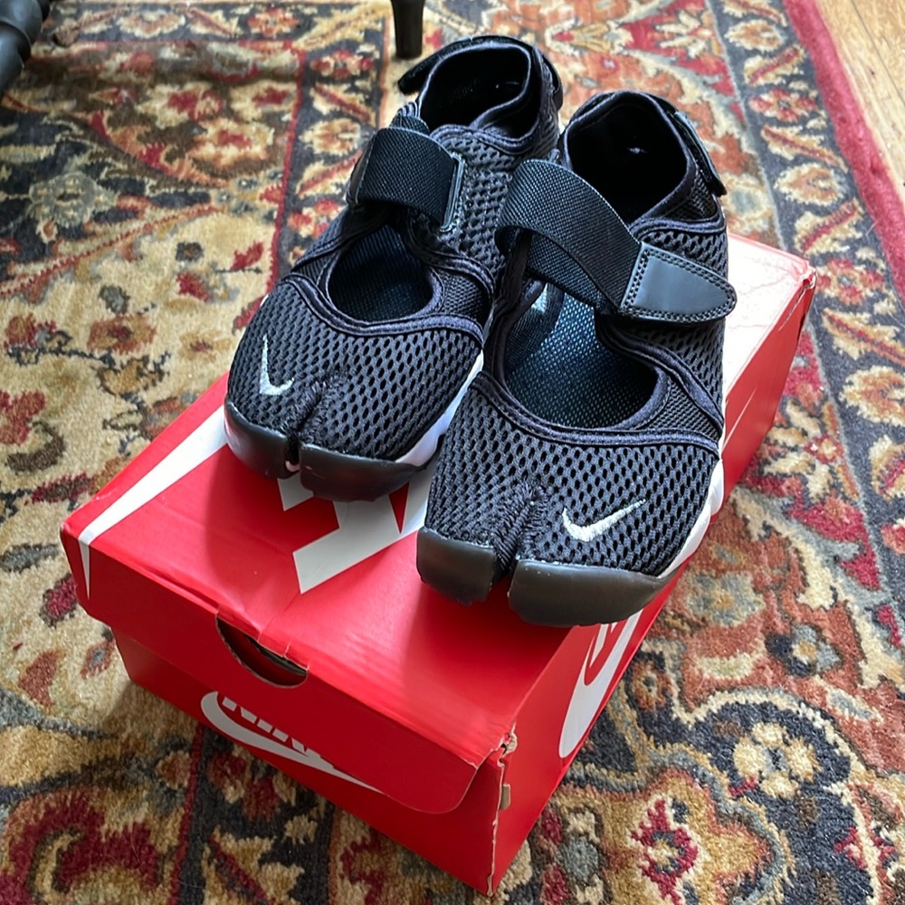 nike air rift breathe new in box size 6 women’s